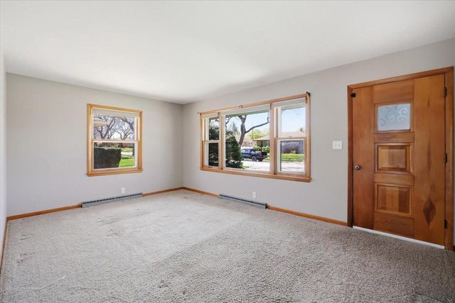 2514 S 89th STREET, West Allis, WI 53227