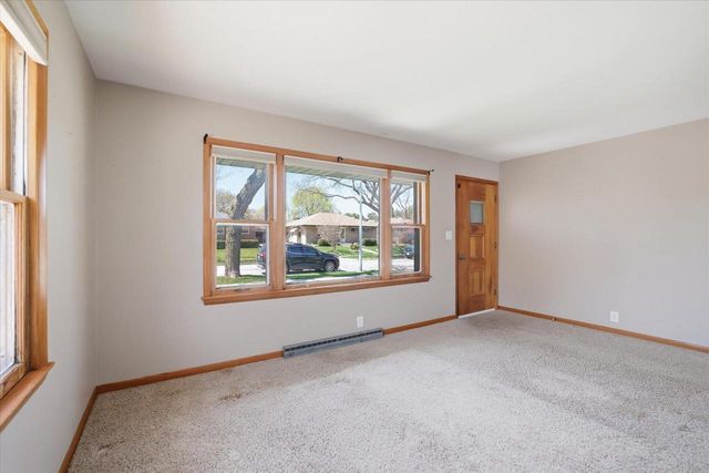 2514 S 89th STREET, West Allis, WI 53227