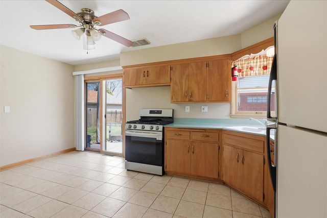 2514 S 89th STREET, West Allis, WI 53227