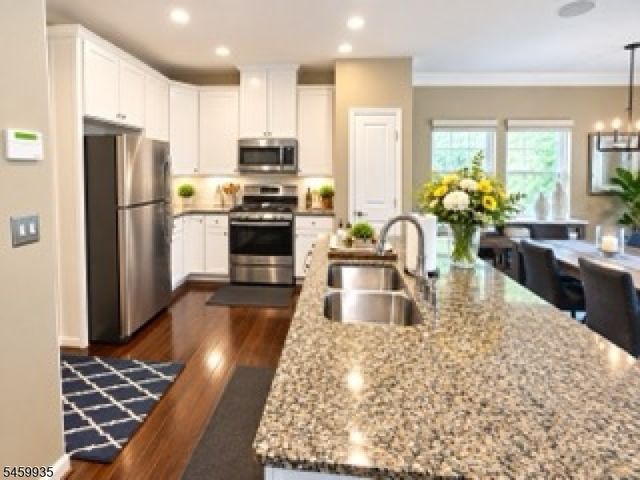 3 Woodland Way, Mount Arlington Boro, NJ 07856