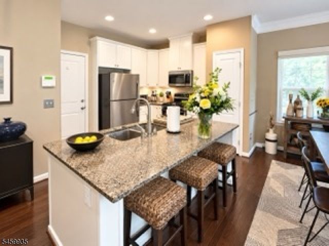 3 Woodland Way, Mount Arlington Boro, NJ 07856