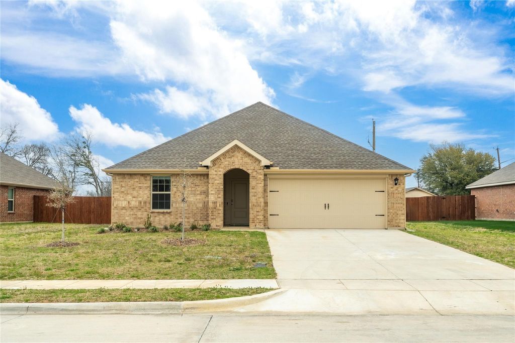 1900 Sandy Knoll Drive, Kaufman, TX 75142