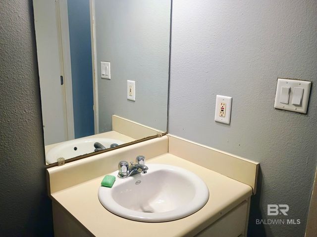 403 E Underwood Street, Brewton, AL 36426