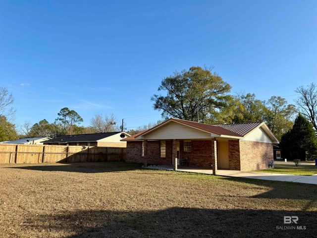 403 E Underwood Street, Brewton, AL 36426