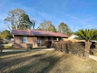 403 E Underwood Street, Brewton, AL 36426