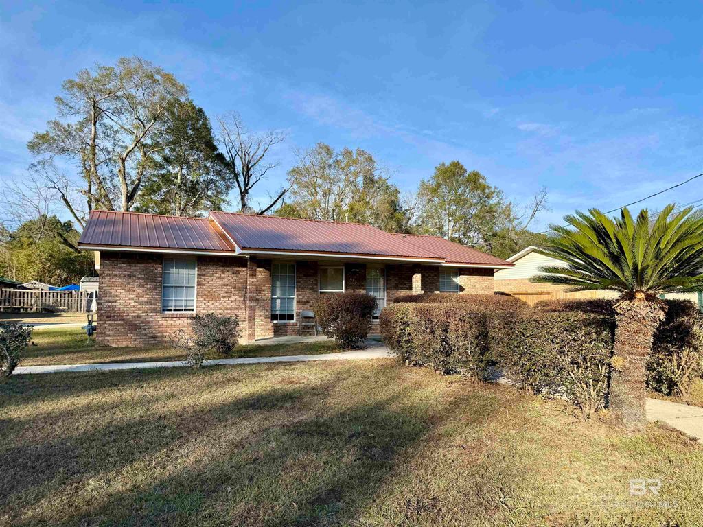 403 E Underwood Street, Brewton, AL 36426