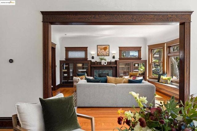 380 60th Street, Oakland, CA 94618