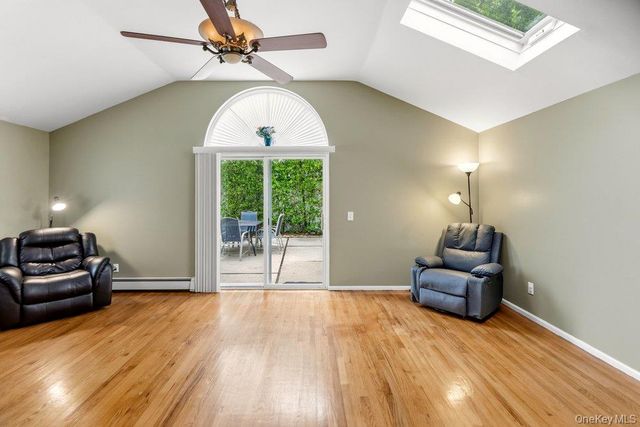14 Kenneth Lane, North Babylon, NY 11703