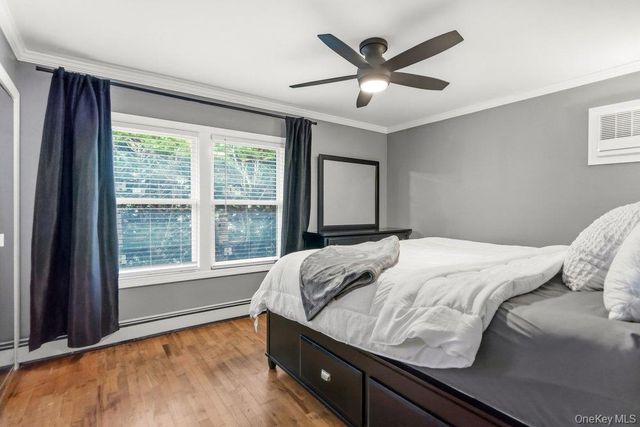 14 Kenneth Lane, North Babylon, NY 11703