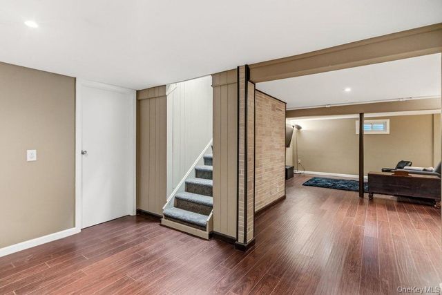 14 Kenneth Lane, North Babylon, NY 11703