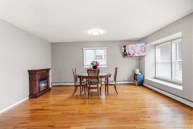 14 Kenneth Lane, North Babylon, NY 11703