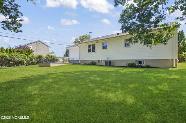 500 Surf Avenue, Beachwood, NJ 08722