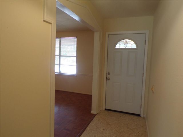 10707 Carvel Lane, Houston, TX 77072