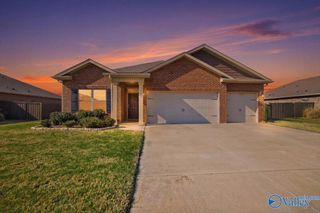 123 Blackburn Trace, Huntsville, AL 35811