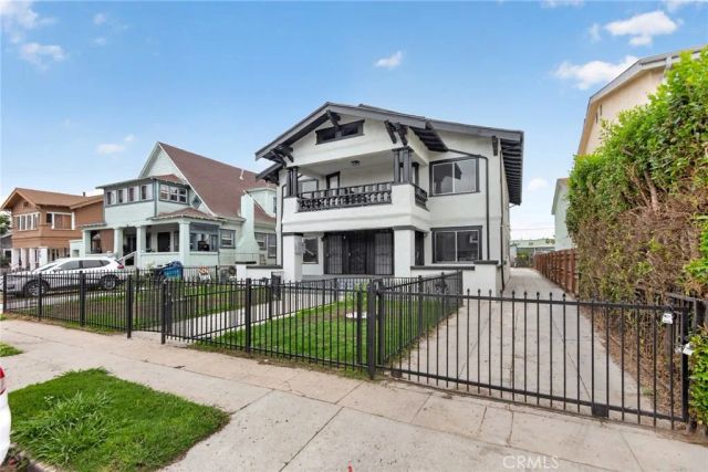 611 W 46th, Los Angeles, CA 90037