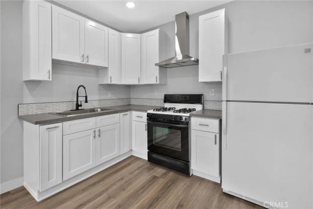 611 W 46th, Los Angeles, CA 90037