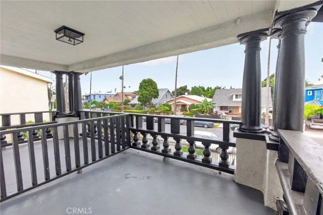 611 W 46th, Los Angeles, CA 90037