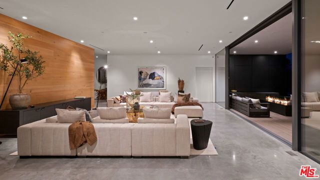 2341 Gloaming Way, Beverly Hills, CA 90210