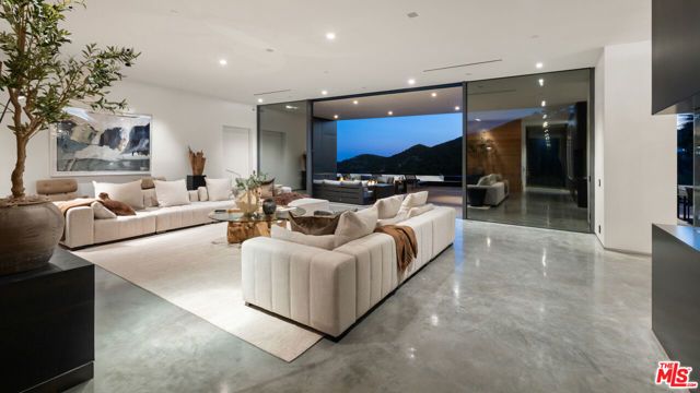 2341 Gloaming Way, Beverly Hills, CA 90210