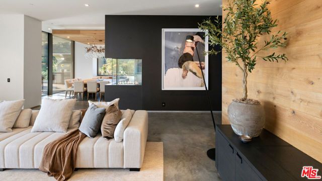 2341 Gloaming Way, Beverly Hills, CA 90210