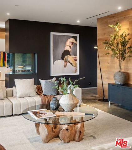 2341 Gloaming Way, Beverly Hills, CA 90210