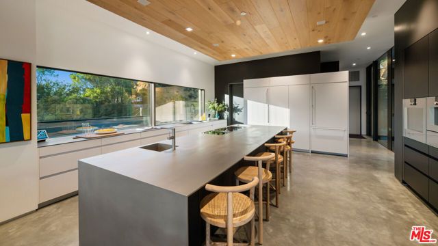 2341 Gloaming Way, Beverly Hills, CA 90210