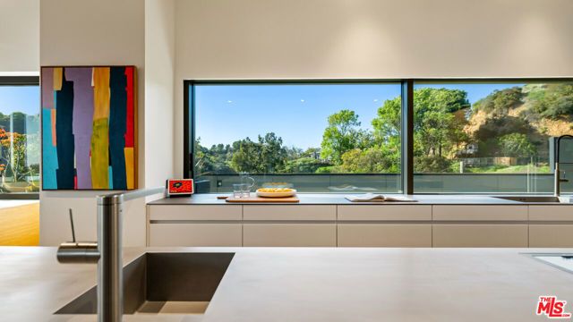 2341 Gloaming Way, Beverly Hills, CA 90210