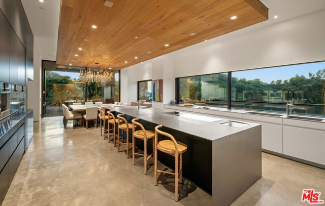 2341 Gloaming Way, Beverly Hills, CA 90210