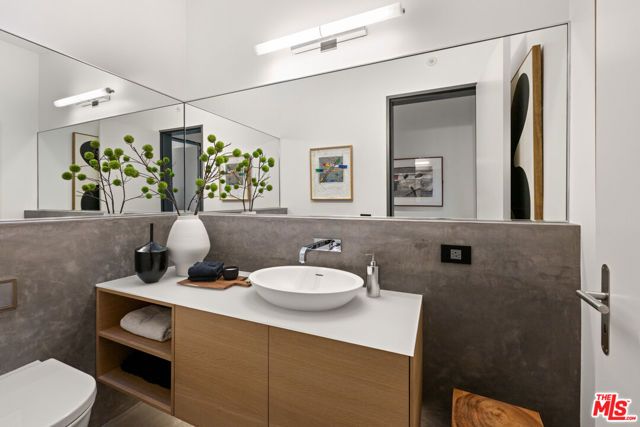 2341 Gloaming Way, Beverly Hills, CA 90210