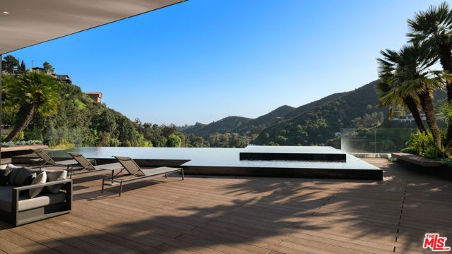 2341 Gloaming Way, Beverly Hills, CA 90210