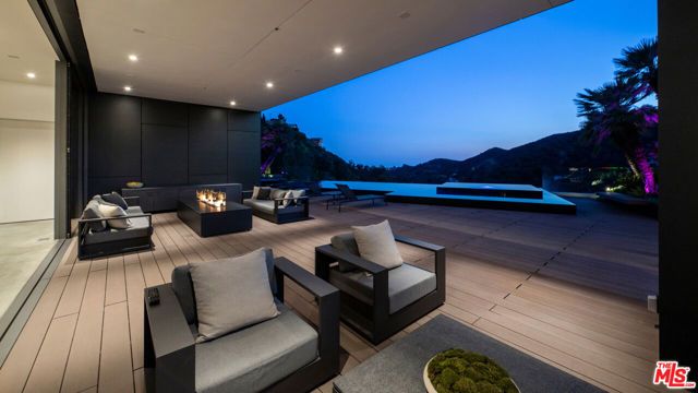 2341 Gloaming Way, Beverly Hills, CA 90210