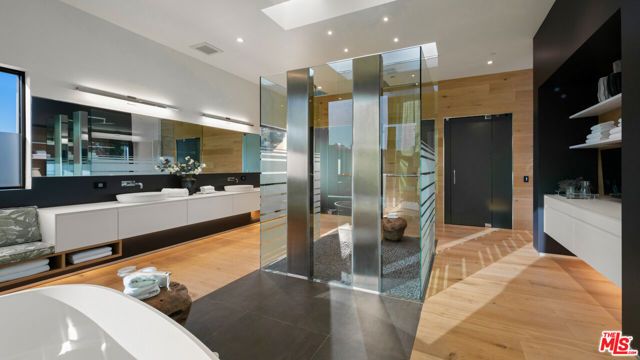 2341 Gloaming Way, Beverly Hills, CA 90210