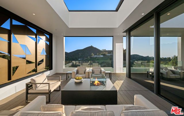 2341 Gloaming Way, Beverly Hills, CA 90210