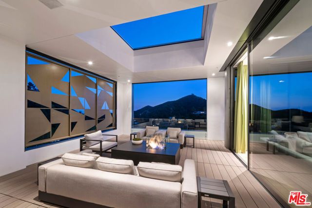 2341 Gloaming Way, Beverly Hills, CA 90210