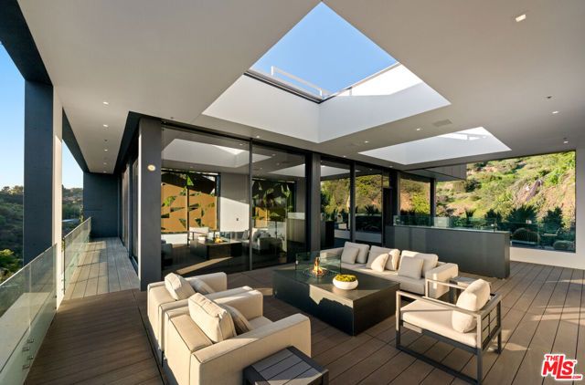 2341 Gloaming Way, Beverly Hills, CA 90210