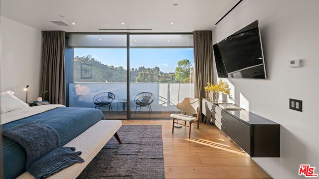 2341 Gloaming Way, Beverly Hills, CA 90210