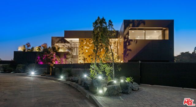 2341 Gloaming Way, Beverly Hills, CA 90210