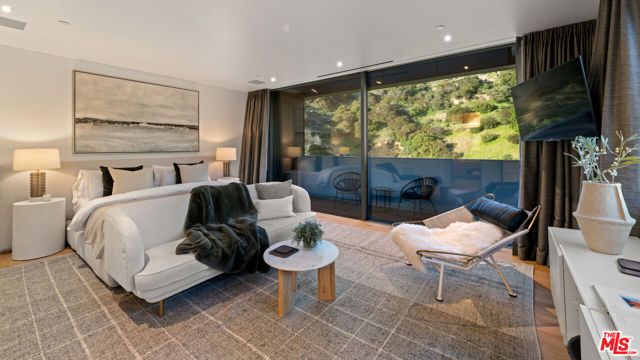 2341 Gloaming Way, Beverly Hills, CA 90210