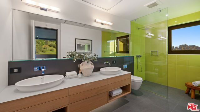 2341 Gloaming Way, Beverly Hills, CA 90210