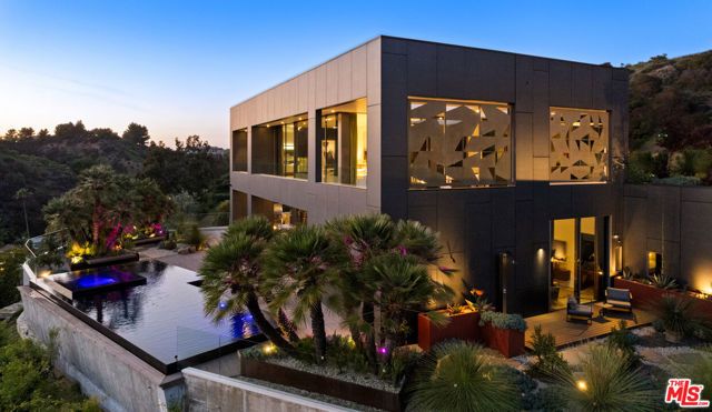 2341 Gloaming Way, Beverly Hills, CA 90210