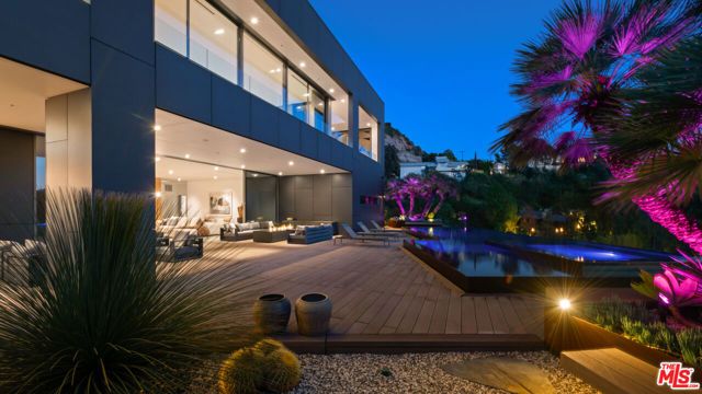 2341 Gloaming Way, Beverly Hills, CA 90210