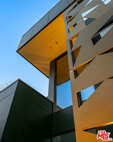 2341 Gloaming Way, Beverly Hills, CA 90210