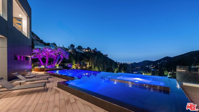 2341 Gloaming Way, Beverly Hills, CA 90210