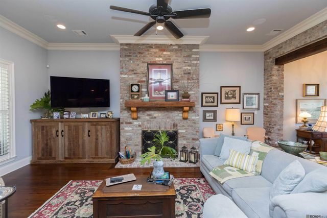 1922 Sugar Cane Ln, Baton Rouge, LA 70810
