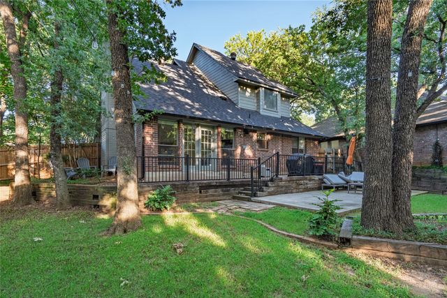 1009 W Winding Creek Drive, Grapevine, TX 76051
