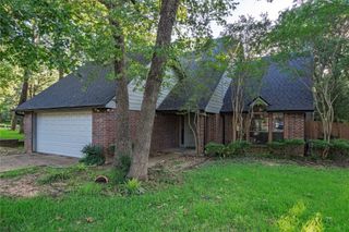 1009 W Winding Creek Drive, Grapevine, TX 76051