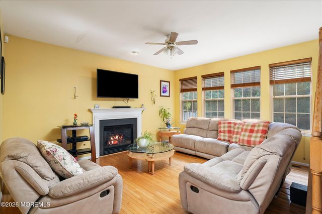 1 Warwick Place, East Windsor, NJ 08520