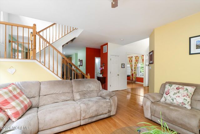 1 Warwick Place, East Windsor, NJ 08520