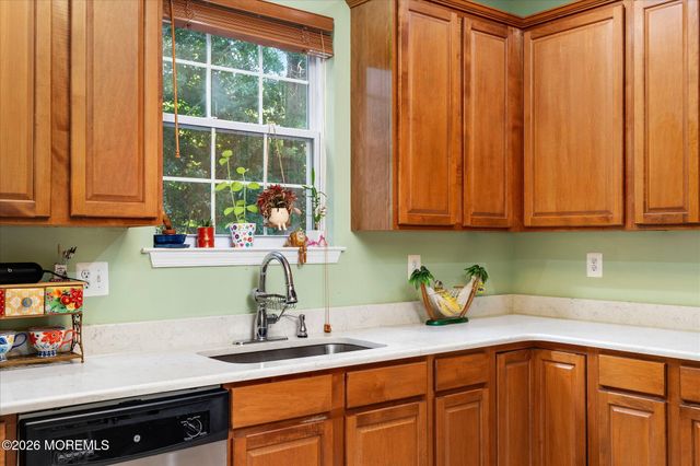 1 Warwick Place, East Windsor, NJ 08520