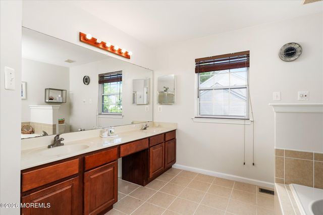 1 Warwick Place, East Windsor, NJ 08520